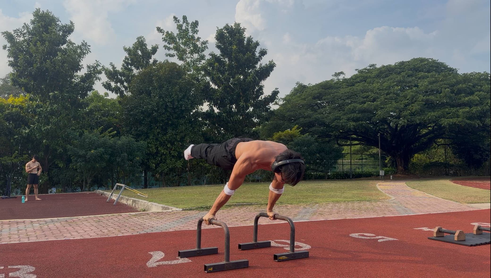 Rayyan training a planche